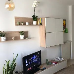 Apartment 999, Bari